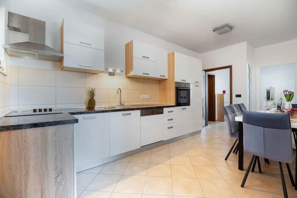 Beautiful 2-bedrooms Apartment in Rogoznica