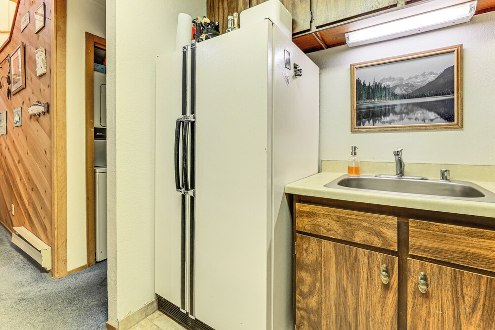Community Perks & Watercrafts: Shaver Lake Condo