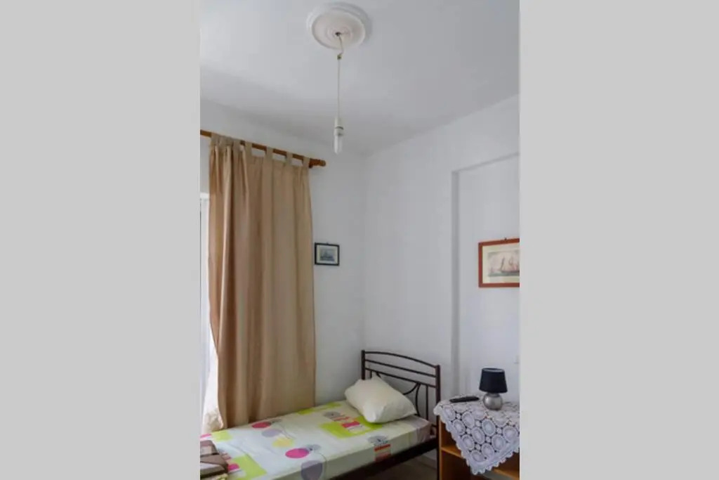 Ρήγας: Όμορφα στο Μεσολόγγι, Διαμέρισμα Β3