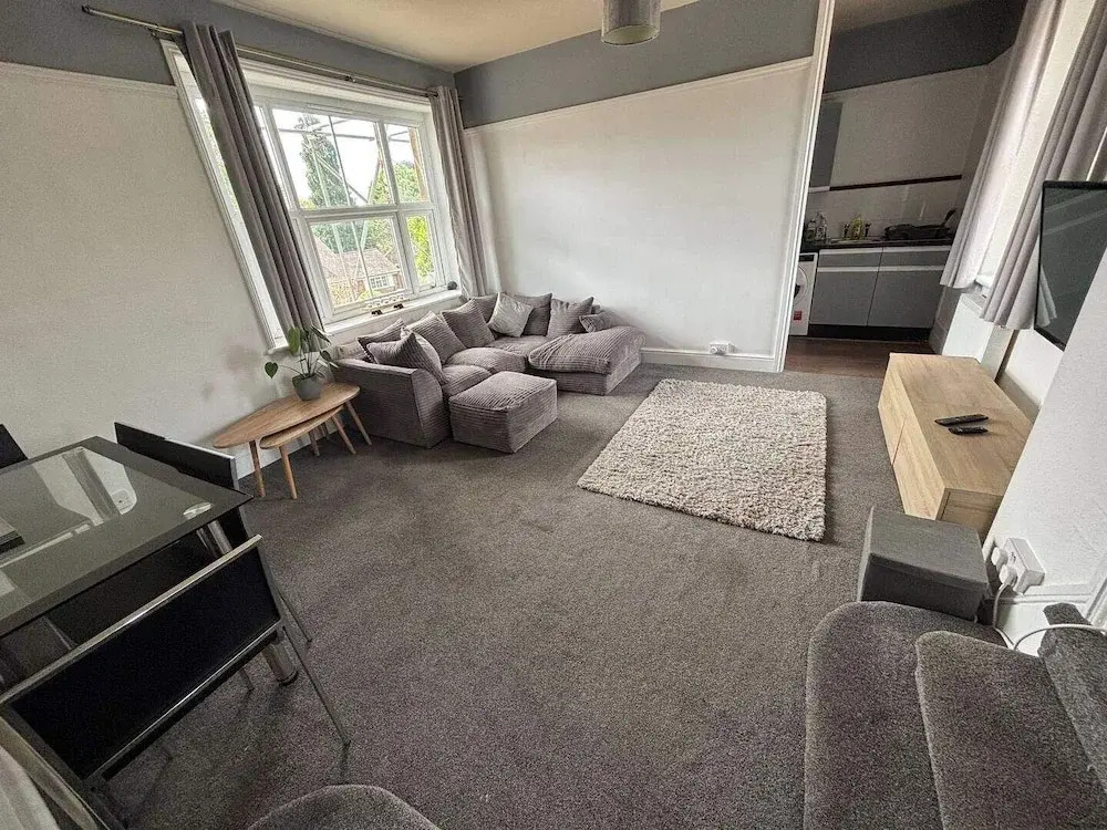 Modern 2-bed Victorian Apartment - Sleeps 6 & Pets