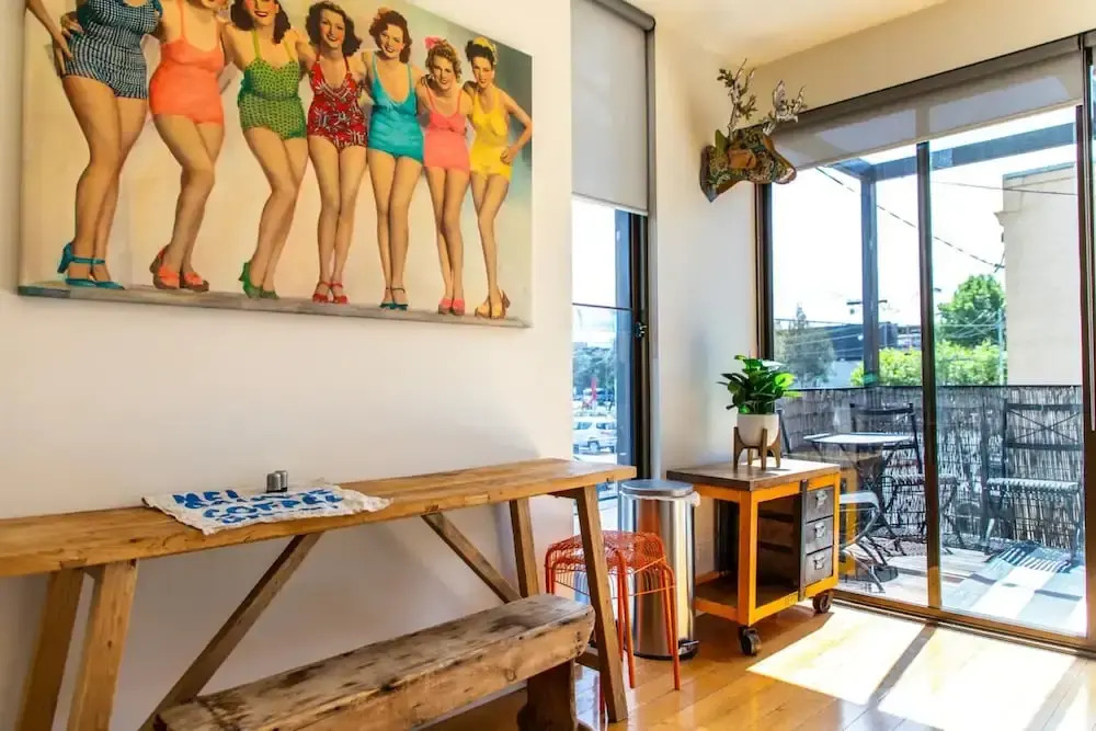 Trendy 2 Bedroom Townhouse In Melbournes Richmond