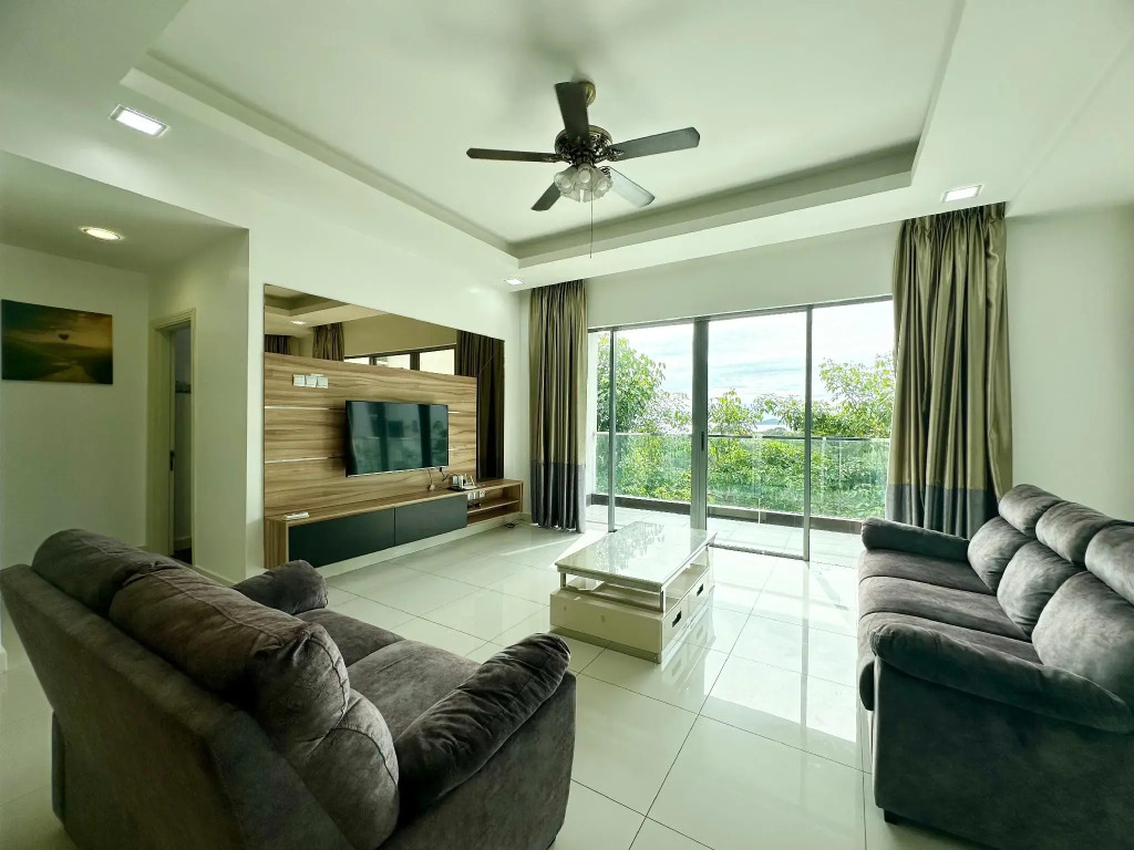 Sunset Seaview Vacation Condos @ IMAGO Shopping Mall