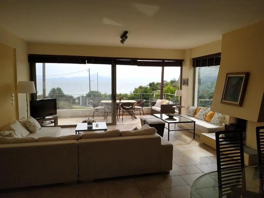 Beautiful house by the sea,Loutraki Skaloma