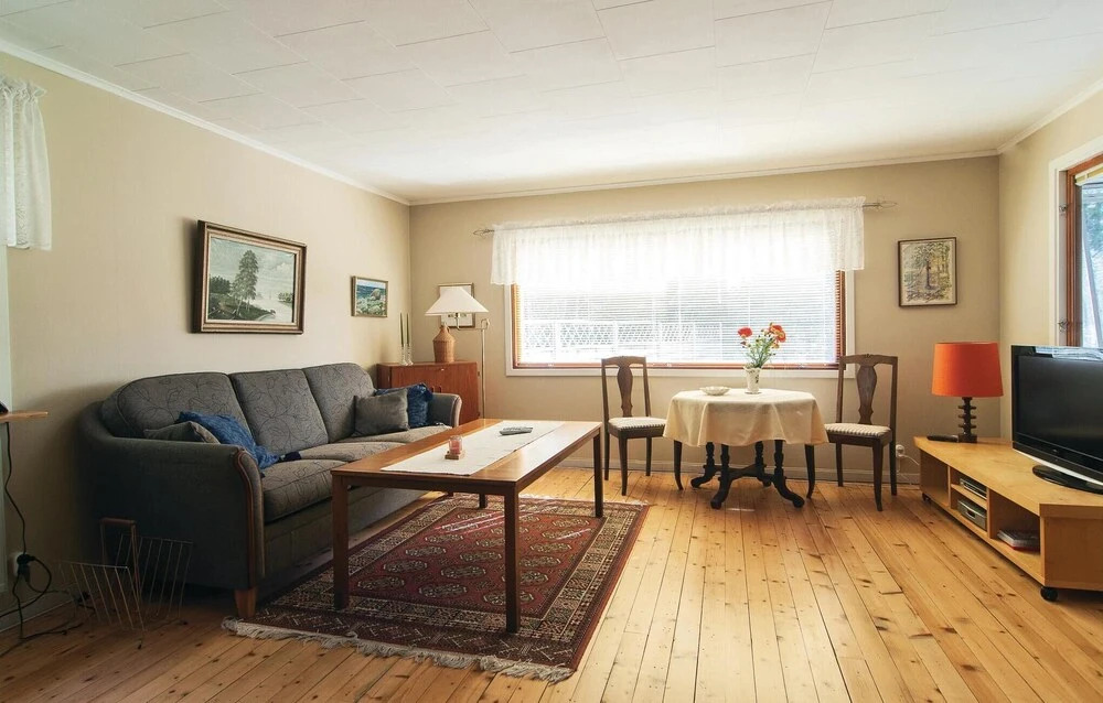2 Bedroom Stunning Home In Slite