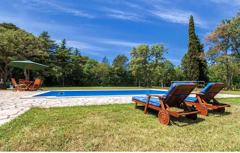 Stunning Home in Valbandon With Wifi and 6 Bedrooms