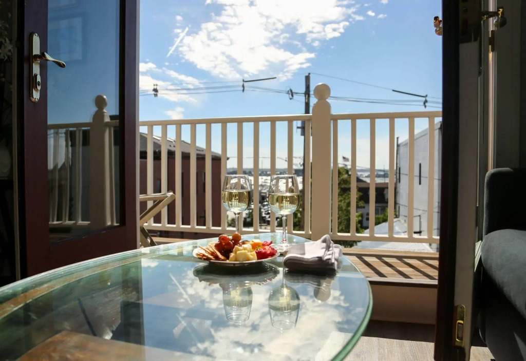 Almondy Inn Bed & Breakfast