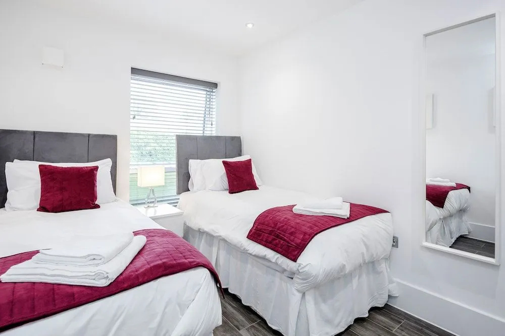 Roomspace Apartments -The Legacy