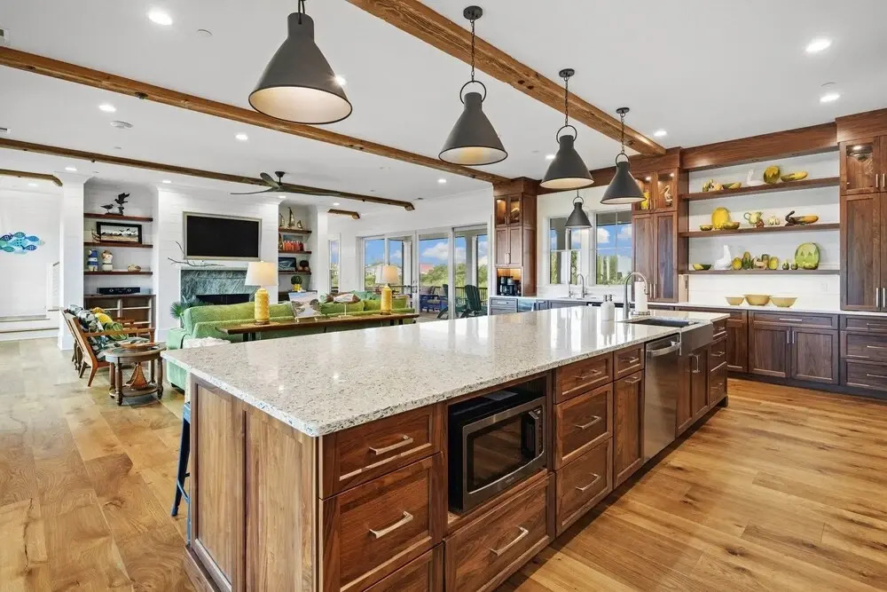 Cornfed Pelican 9 Bedroom Home