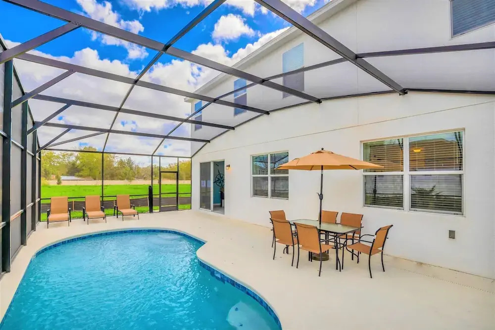 Upstay: Resort Villa w Pool & Cinema Near Disney