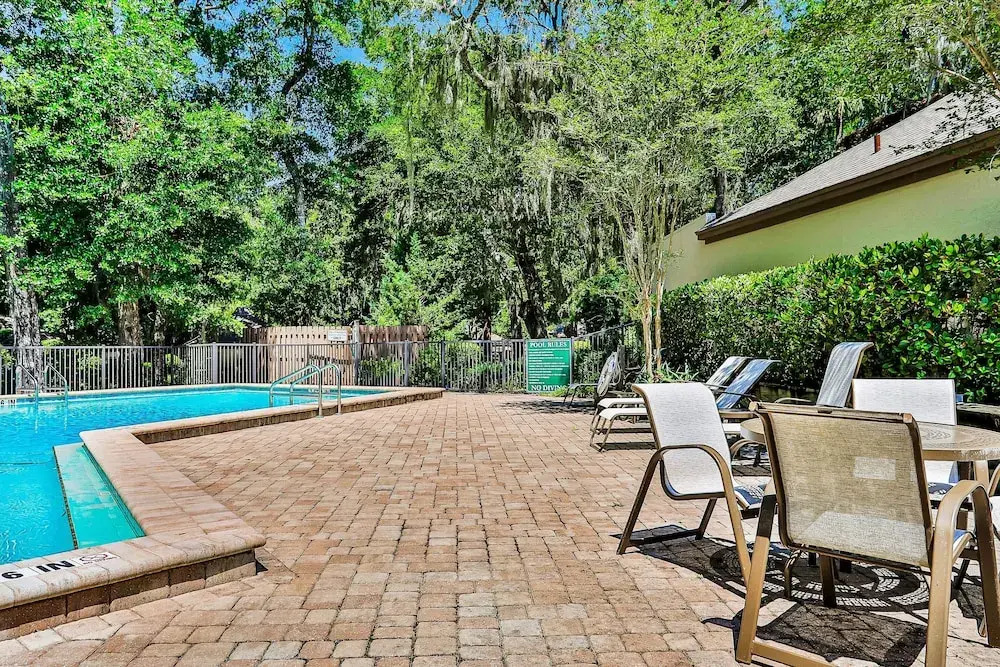 Oceanfront Condo With Spacious Balcony, Great Views, AC & Outdoor Pooloc