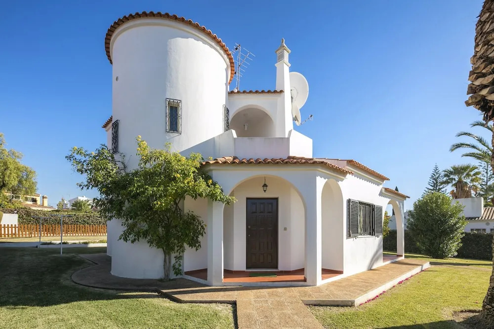 Casa Mestre, Vilamoura 3 Bedroom Villa With Private d Pool Air Con Free Wifi