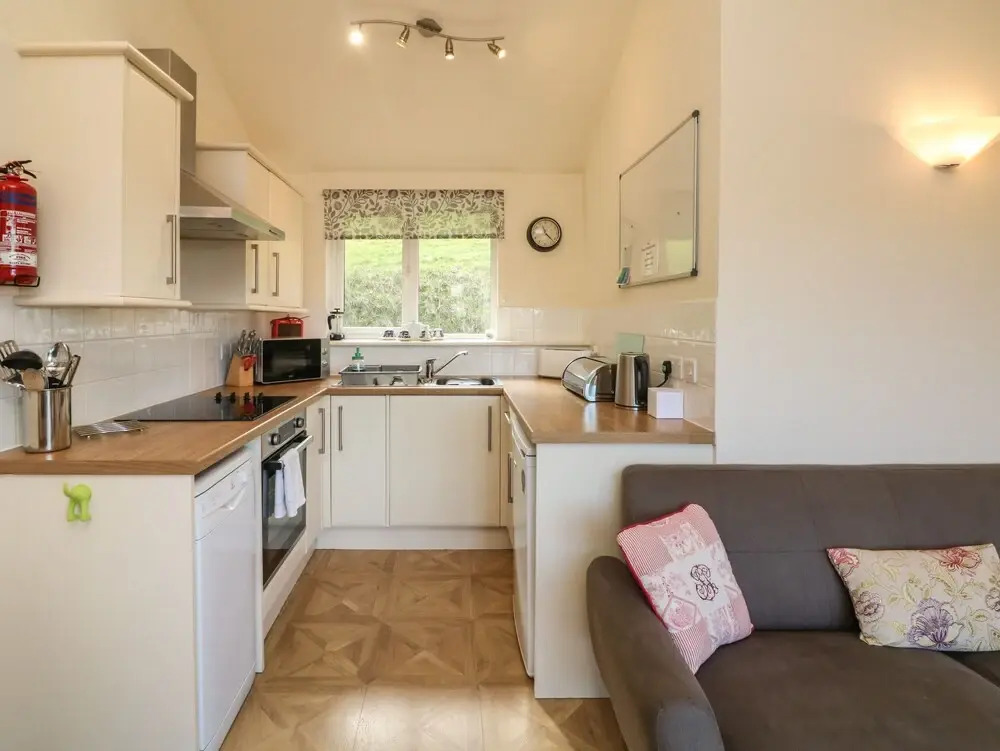 15 Manleigh Park