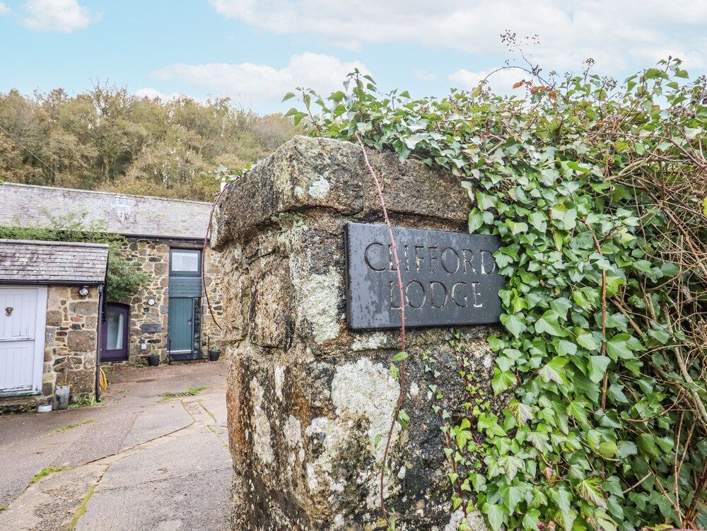 Clifford Lodge Barn