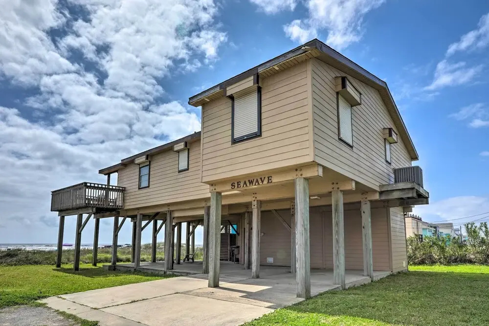 Beachfront Serenity in Galveston! Group-ready Home