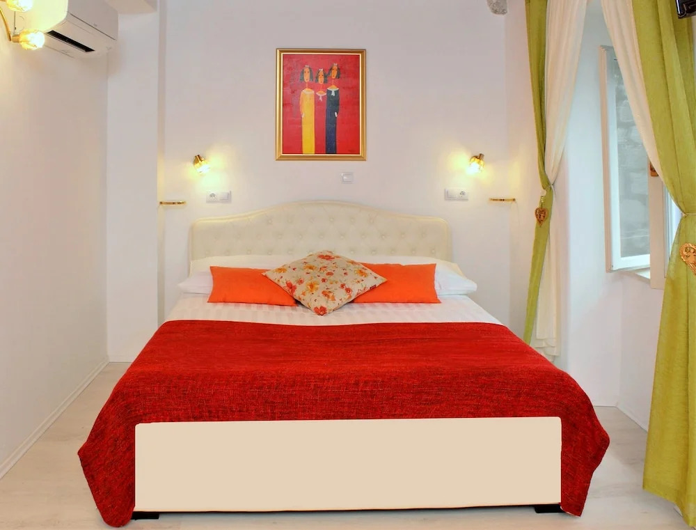 Angelus Rooms