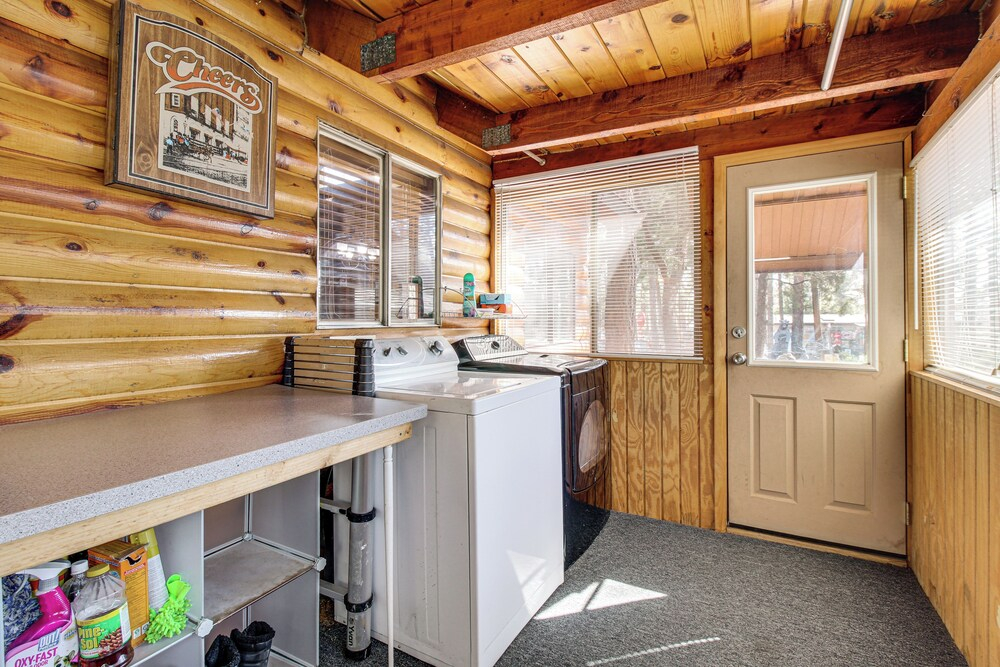 Ski, Hike & Relax: Forest-view Haven in Lakeside!