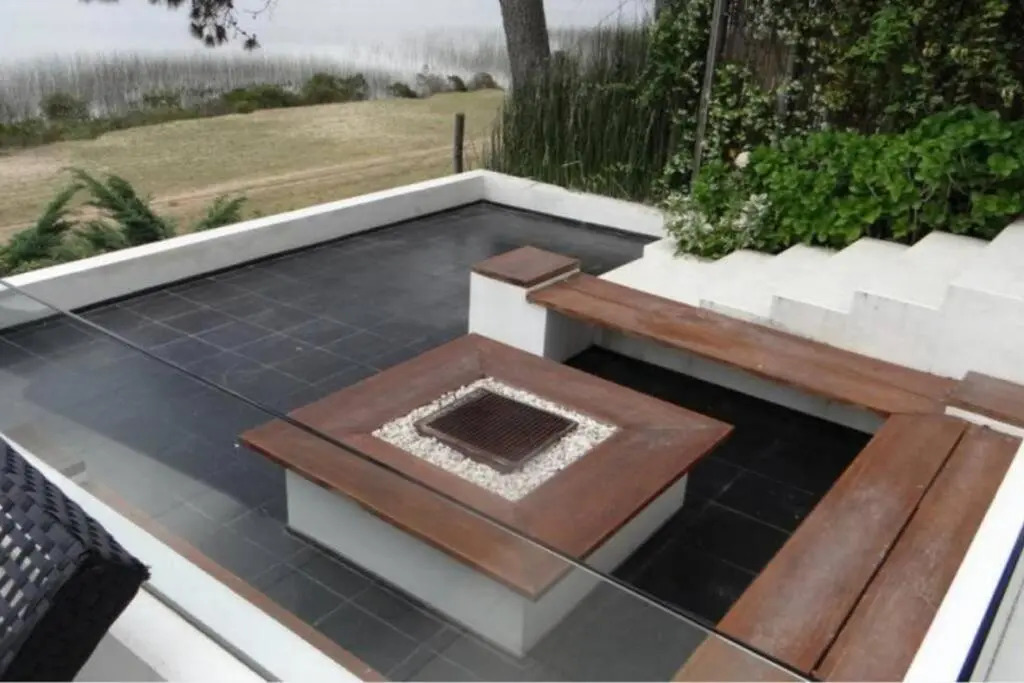 Espectacular casa con piscina y vistas únicas a Bosque y Laguna a metros de canchas de Tenis y Golf