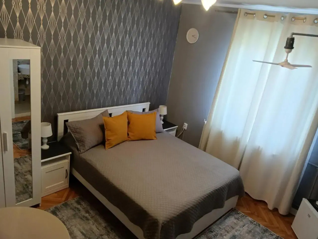 Crystal Room II