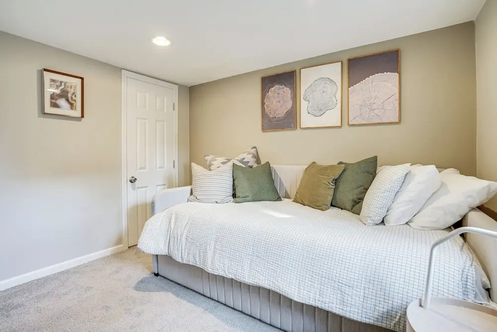 Walk to Beach + Lake Nokomis: Minneapolis Home!