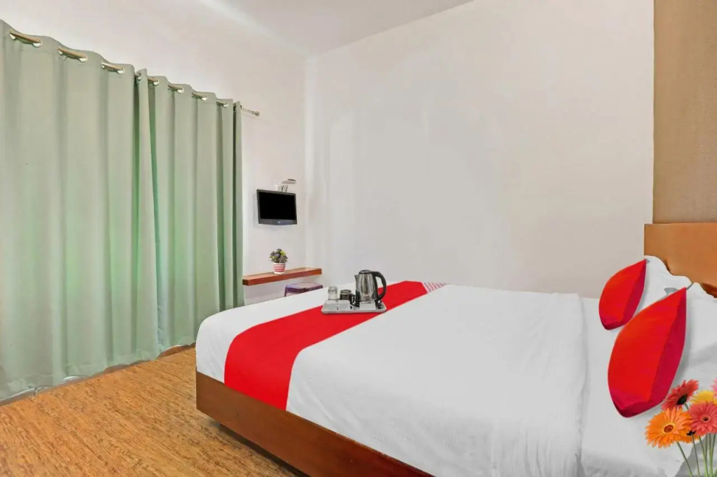 OYO 70390 Jayam Ooty Residency