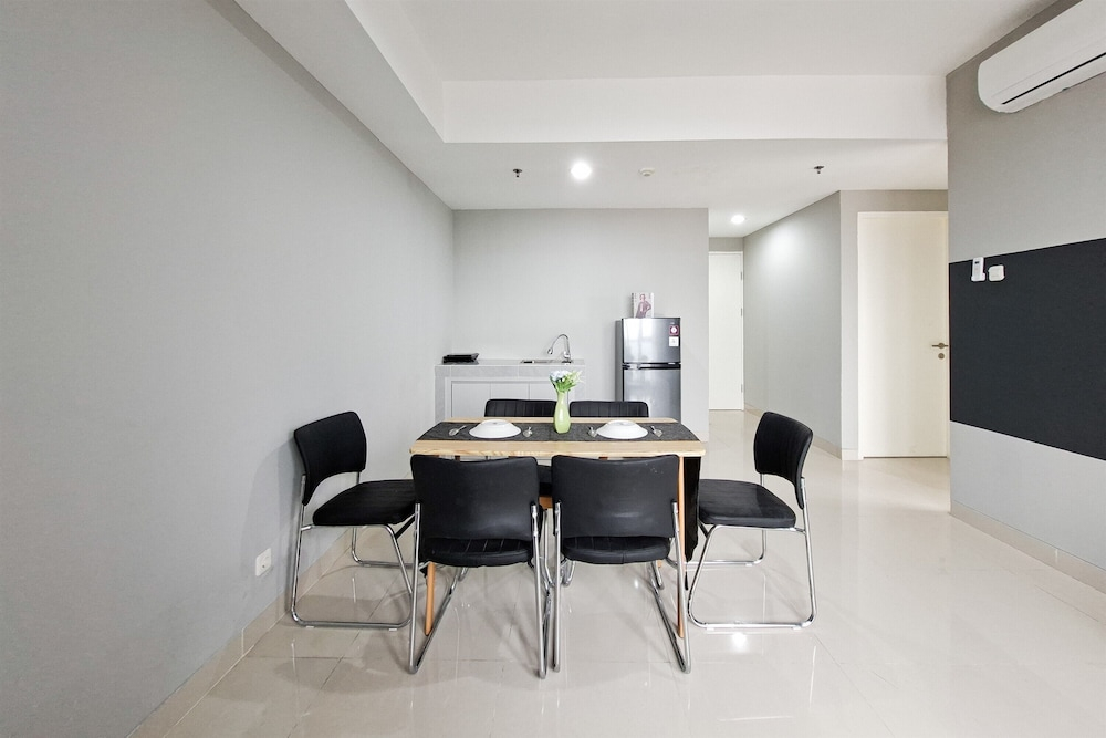 Homey And Spacious 3Br With City View At Apartment The Ayoma