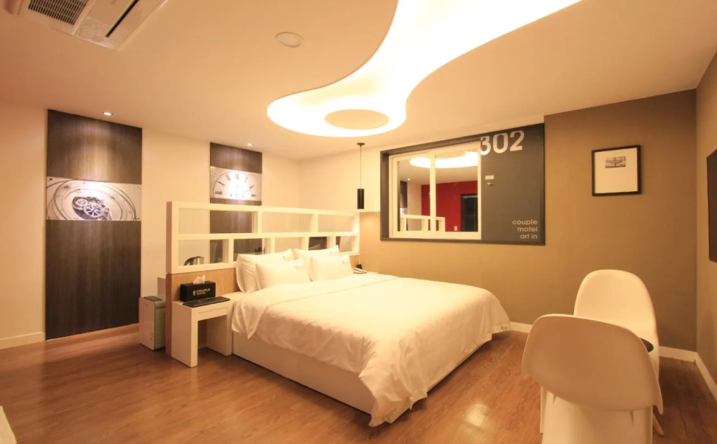 Couple Hotel
