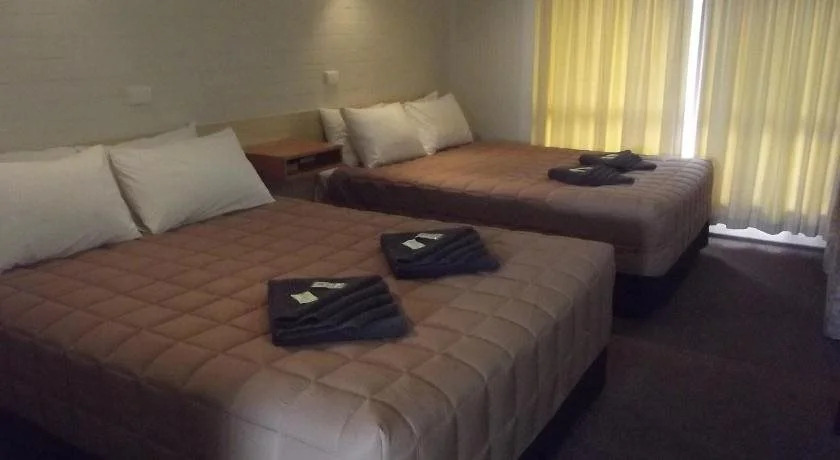 Country Roads Motor Inn