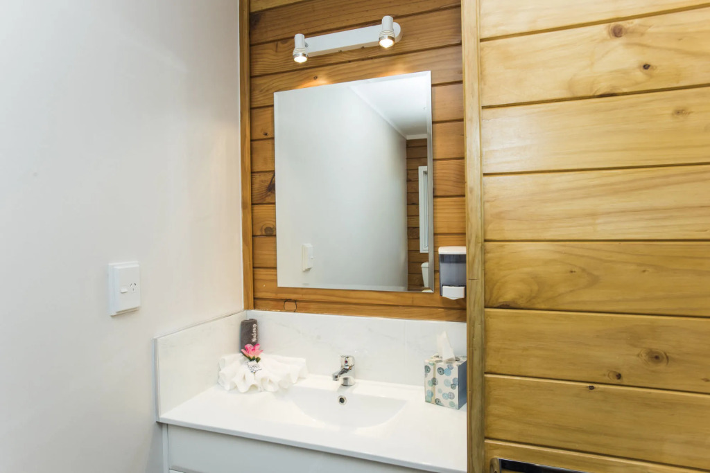 Tudor Park Motel Spacious with kitchens 1 minute walk to restaurant and shopping centre and Gisborne Hospital