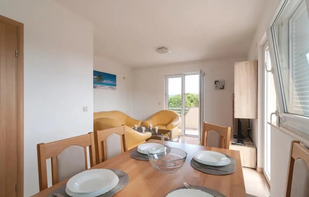 Beautiful Home in Sevid With Wifi and 4 Bedrooms