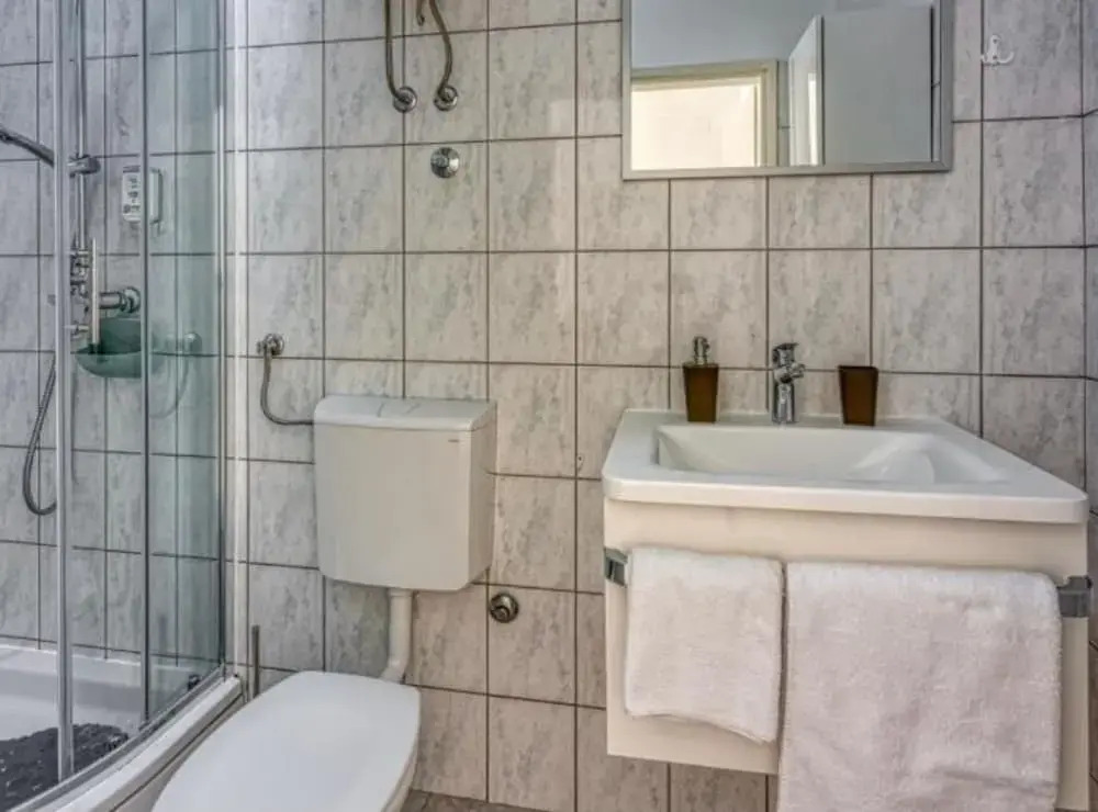 Villa Lara With Pool And Sea View