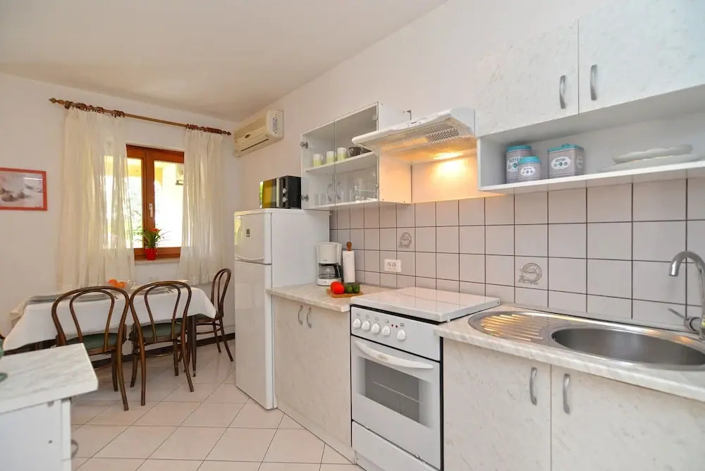 Apartment 739