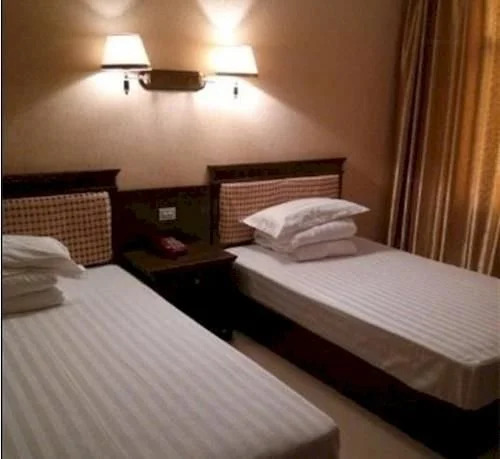 Songxian Muzhaling Junyuelou Hotel