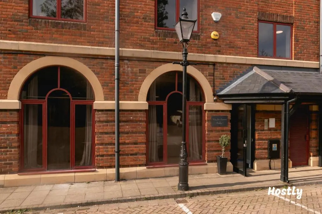 Wesley Gate Apartments - Building 3, by Hostly