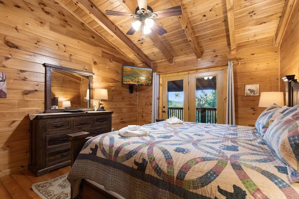 Cozy Bear Lodge