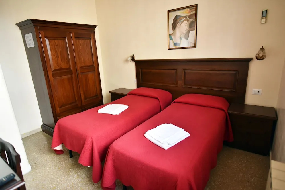 Domi 10 Apartment, Stazione Termini, Via Curtatone 12