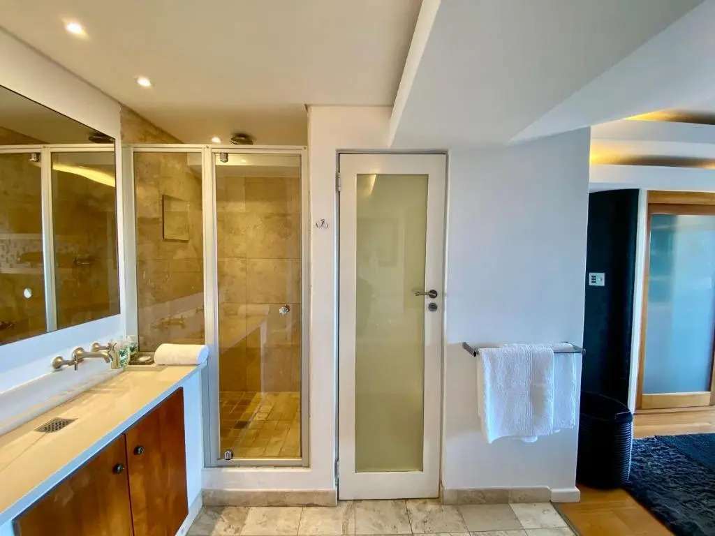 Clifton YOLO Spaces – Clifton Beachfront Executive