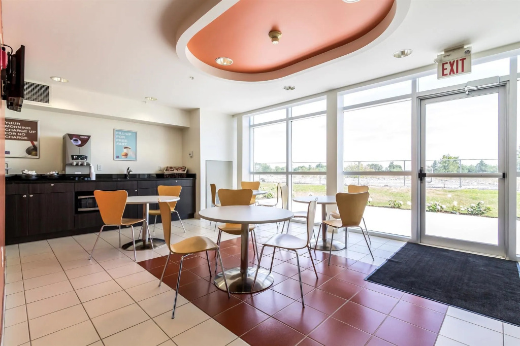 Motel 6-Kingston, ON