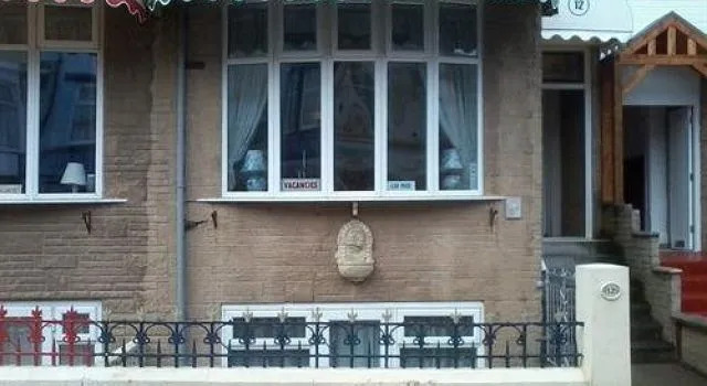 Dering Lodge Hotel
