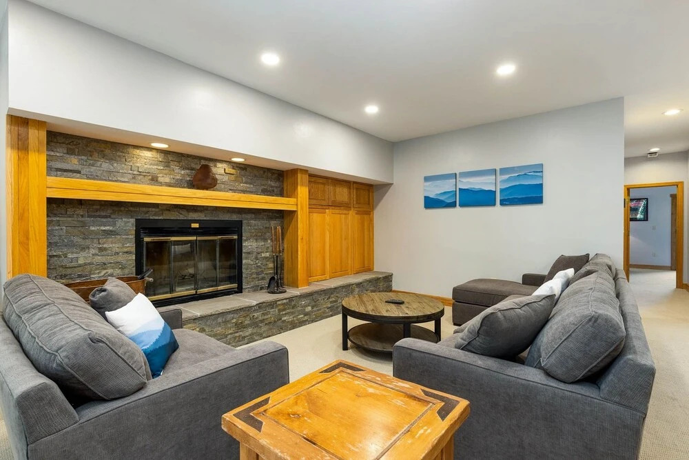 2705 Chateaux DMont