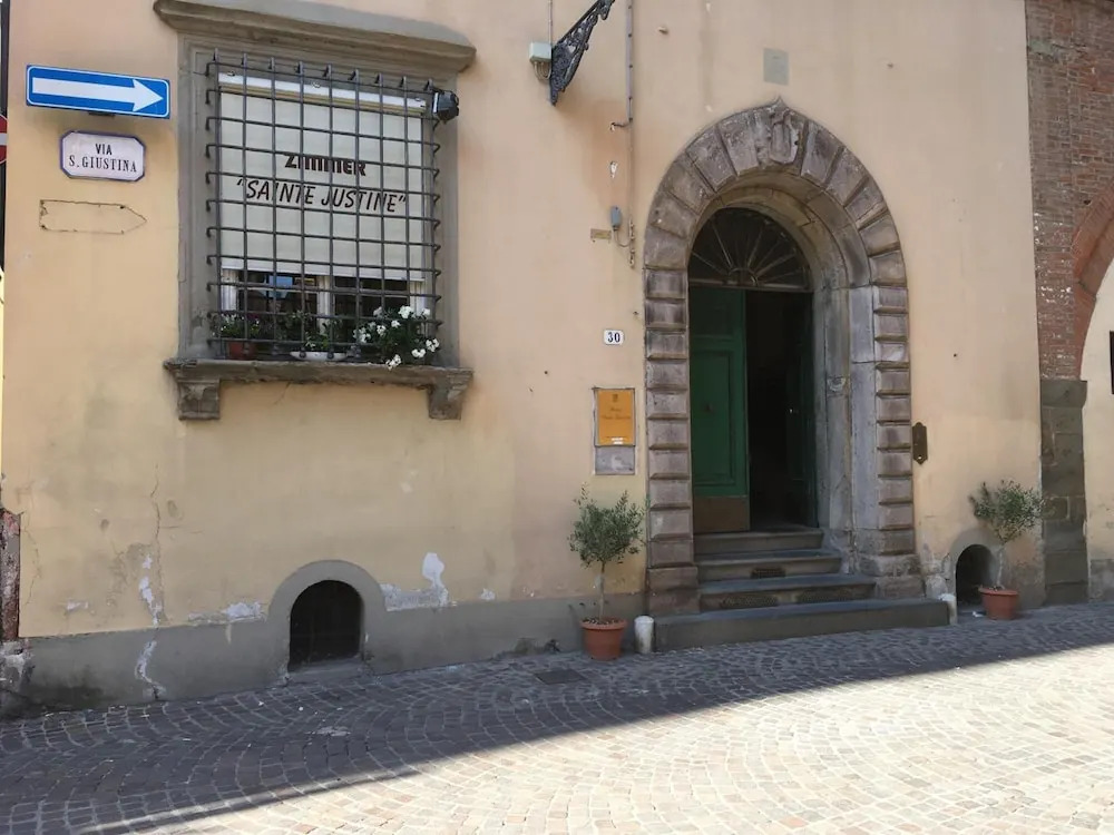 Guest House Santa Giustina Lucca Centro Storico