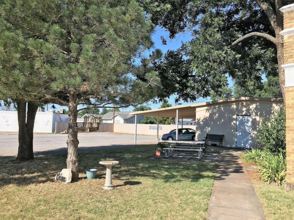 Hunters Lodge Motel