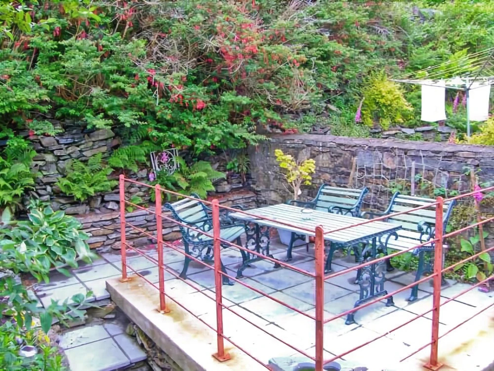 Pet friendly two bedroom cosy cottage