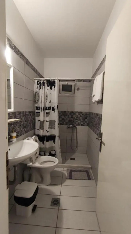 Elenis Rooms
