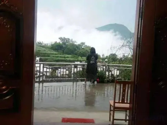 Jiangling Scenery Inn