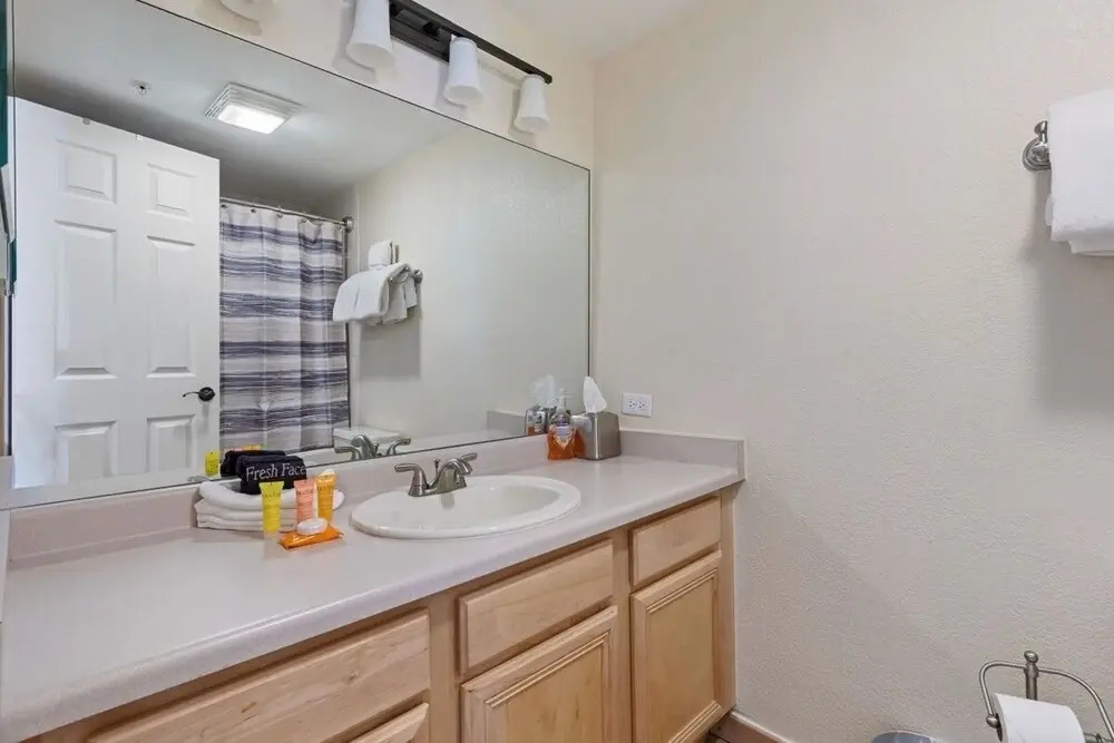 Newly Renovated 3 Bedroom Plus Loft With Stunning Mountain and Lake Views! 3 Condo by Redawning