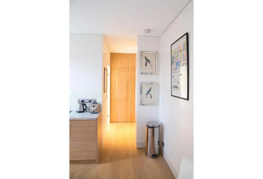 Light and functional flat in Chelsea, by Kings Road