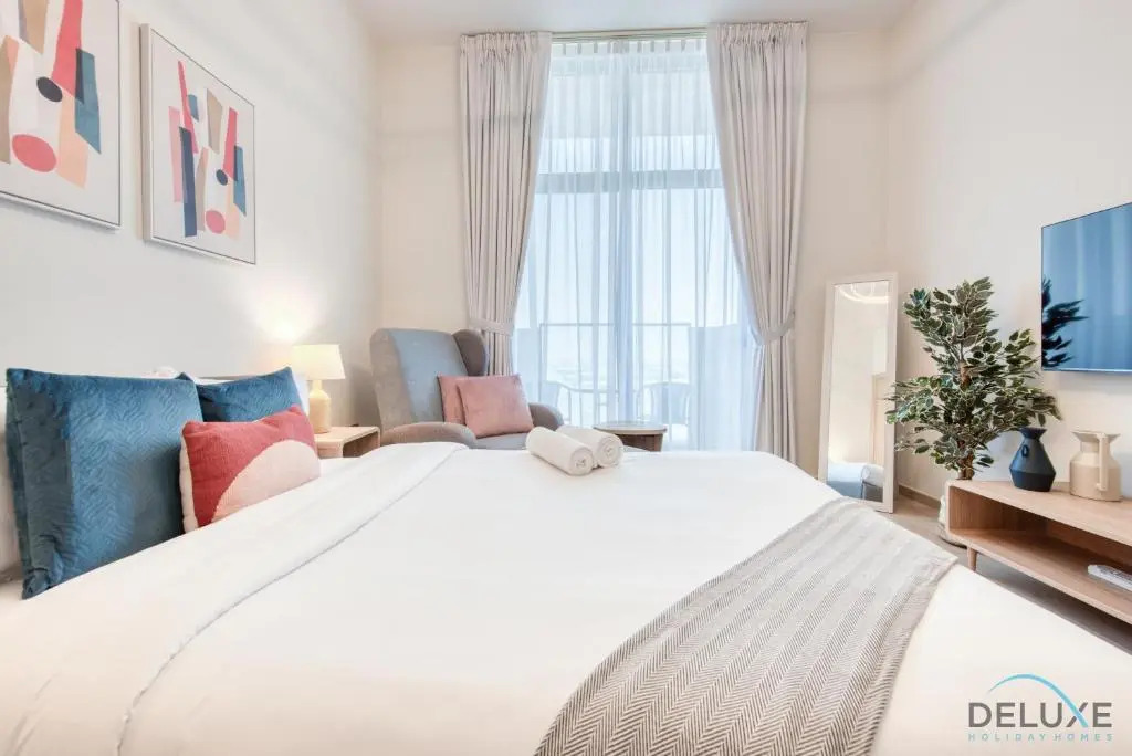 Adorable Studio at Aura Residences Jebel Ali by Deluxe Holiday Homes