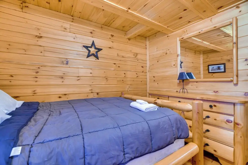 Hot Tub, Deck & Beach Access: Albrightsville Cabin