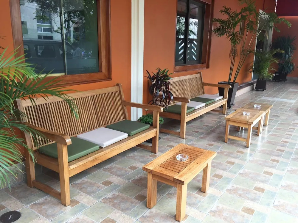 Hotel Tinkus Inn