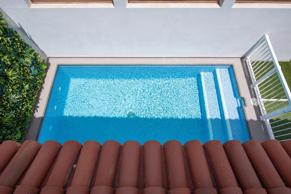 Great house with pool close to beach